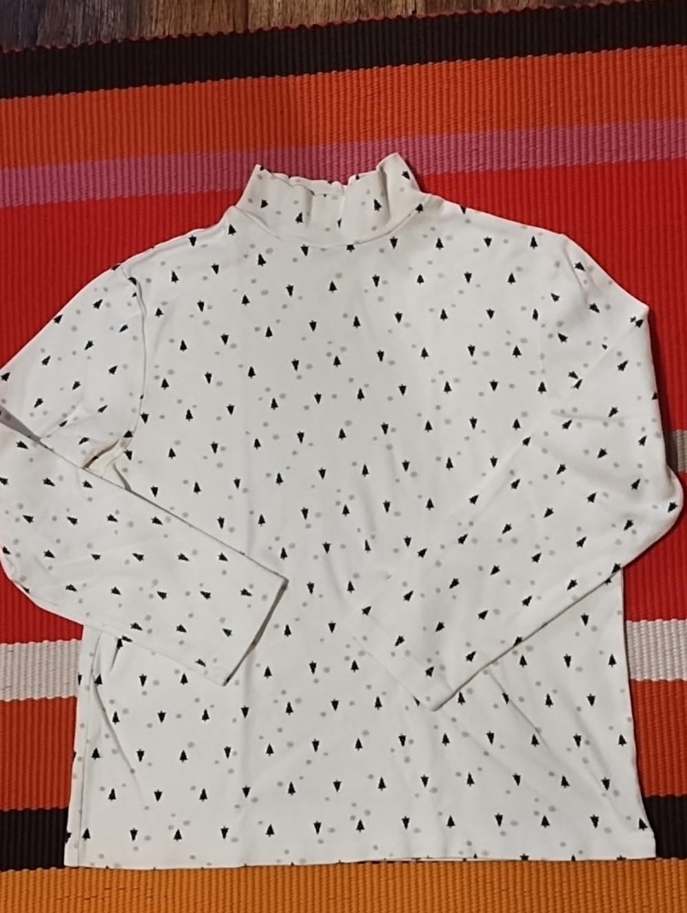 croft & barrow Cream Mock Neck Long Sleeve Top with Green Tree Print MP Like New